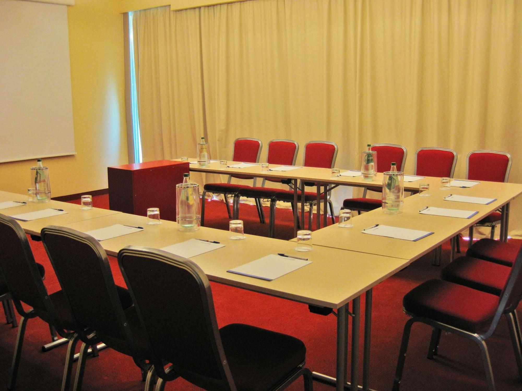Hilton Garden 4*