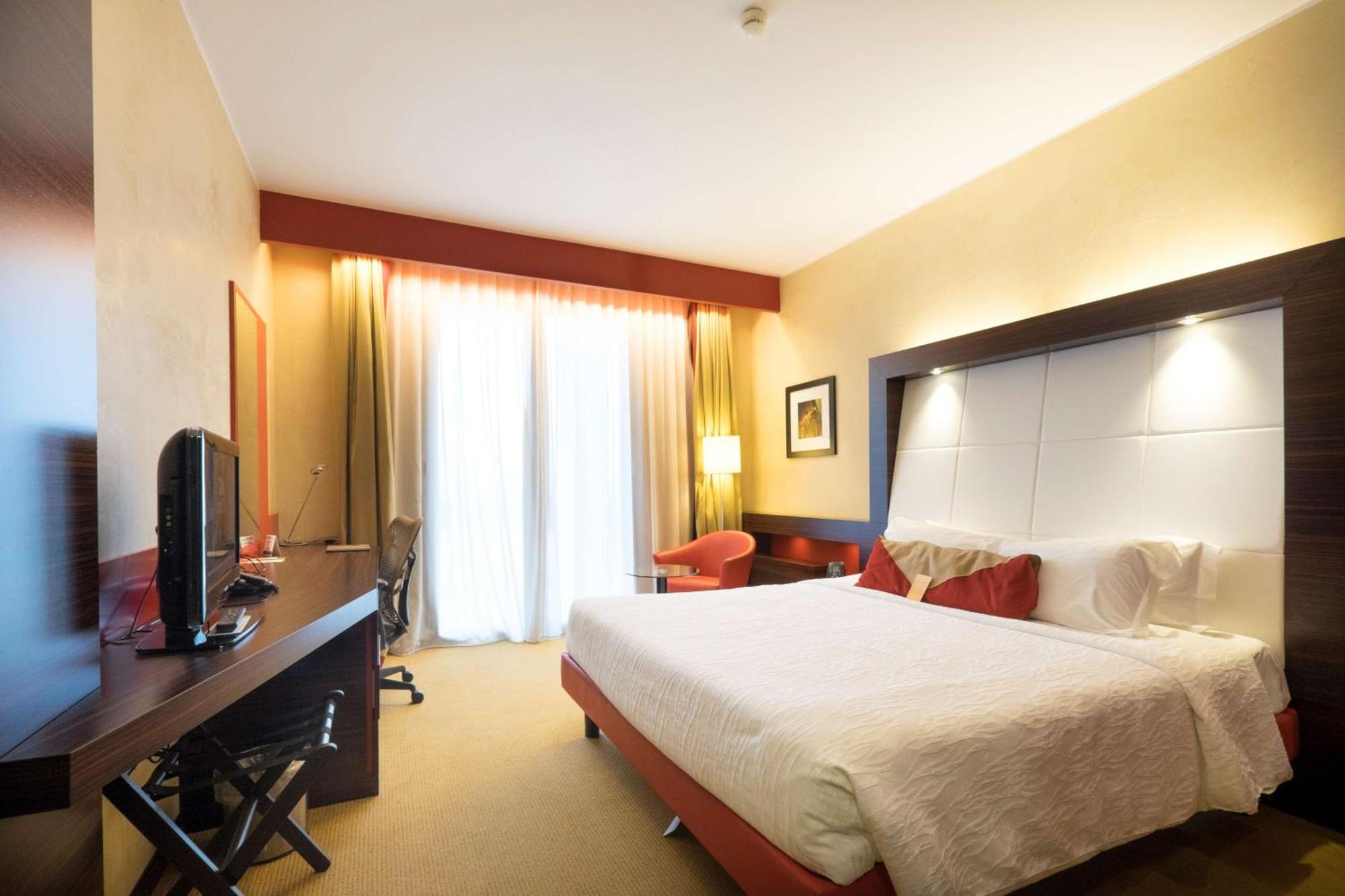 Hilton Garden Hotel 4*